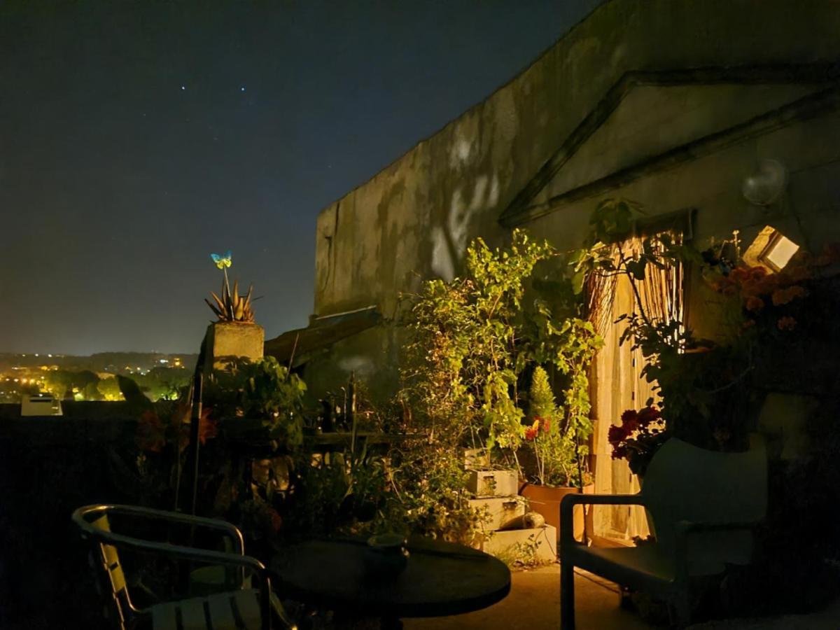 Apartamento Un Nid Sur Les Toits Face Au Palais Des Papes Aviñón Exterior foto