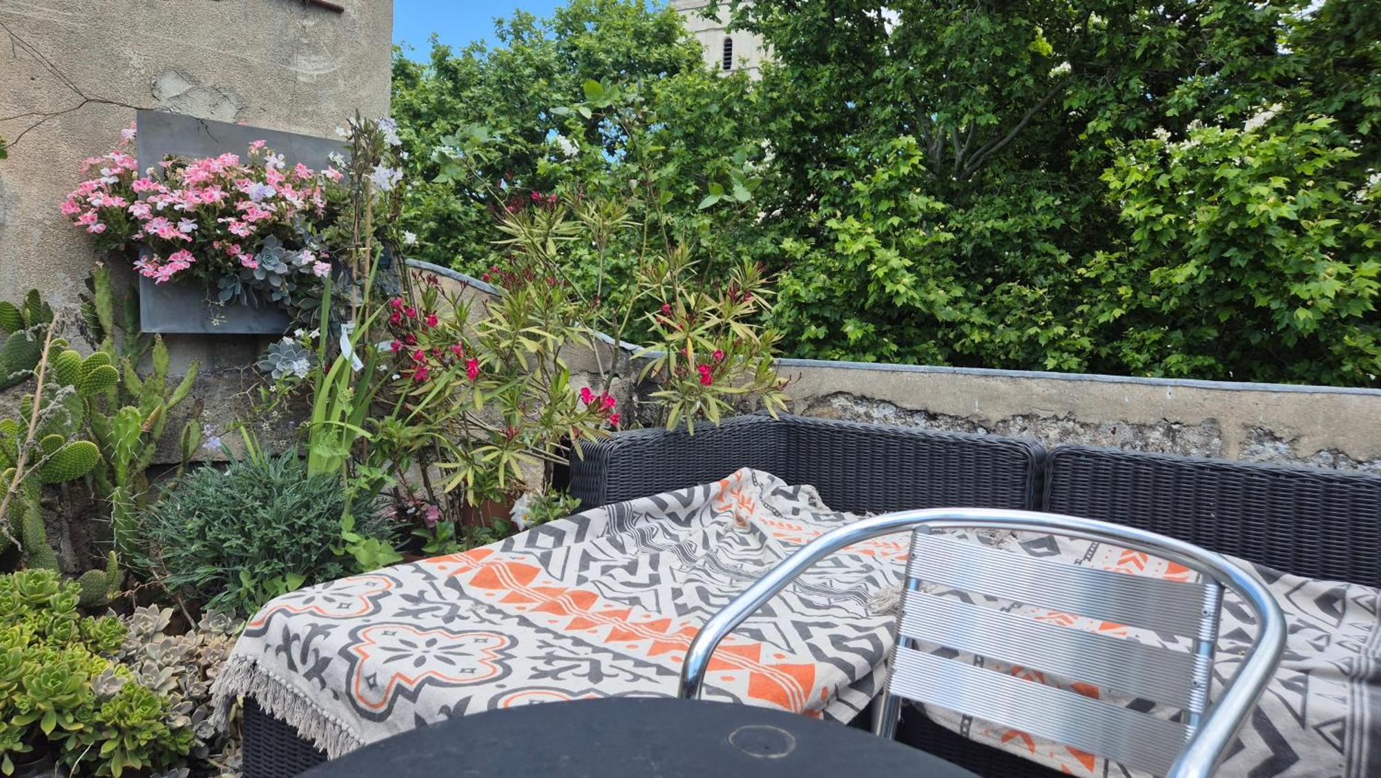 Apartamento Un Nid Sur Les Toits Face Au Palais Des Papes Aviñón Exterior foto